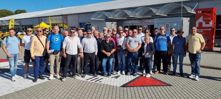 👷♂️🏗️ Ceh građevinara UO Samobor u Pragu!